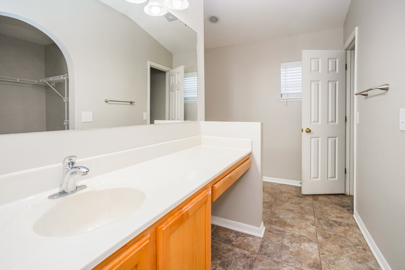 2,065/Mo, 1602 Alhambra Crest Dr Ruskin, FL 33570 Main Bathroom View