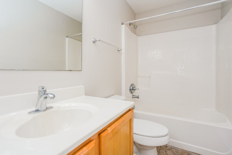 2,065/Mo, 1602 Alhambra Crest Dr Ruskin, FL 33570 Bathroom View