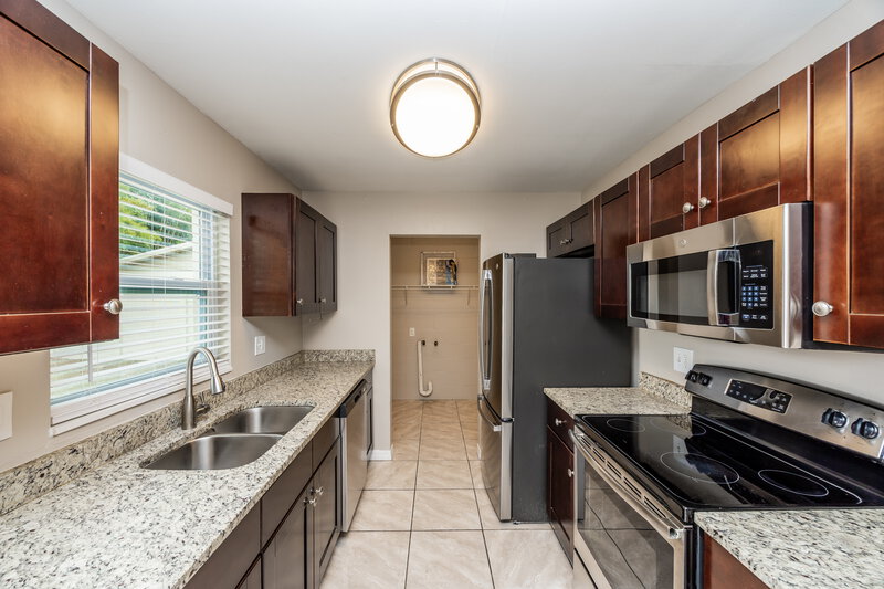 1,925/Mo, 13823 Pathfinder Dr Tampa, FL 33625 Kitchen View