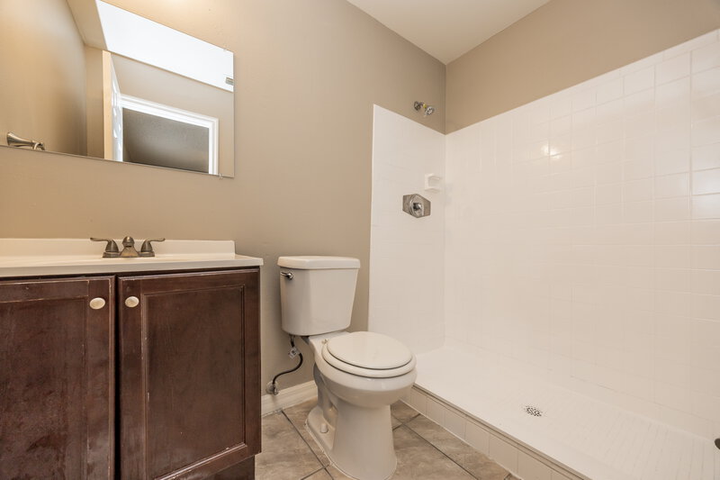 1,925/Mo, 13823 Pathfinder Dr Tampa, FL 33625 Main Bathroom View