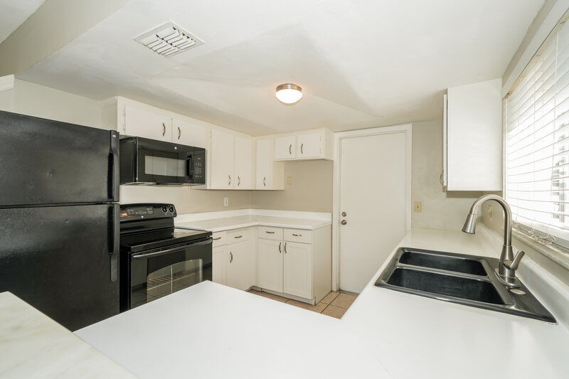 1,785/Mo, 856 Buttercup Dr Lakeland, FL 33801 Kitchen View