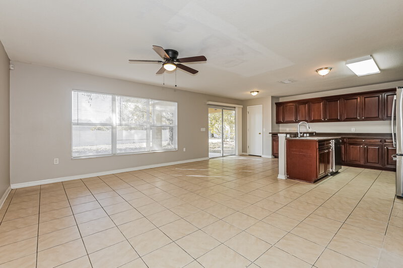 2,600/Mo, 7348 Hunters Greene Circle Lakeland, FL 33810 Family Room View 2