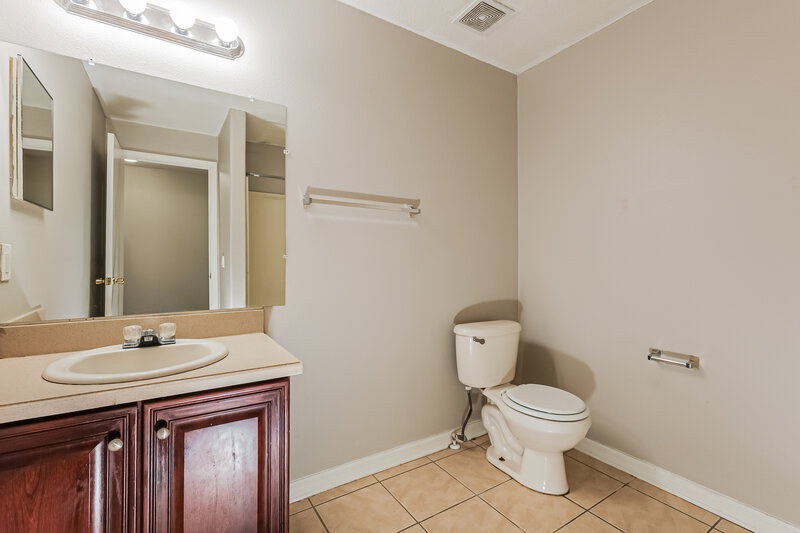 2,600/Mo, 7348 Hunters Greene Circle Lakeland, FL 33810 Bathroom View