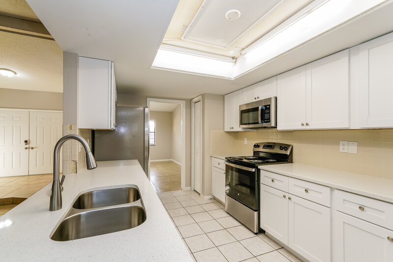 1,695/Mo, 8283 Annapolis Rd Spring Hill, FL 34606 Kitchen View