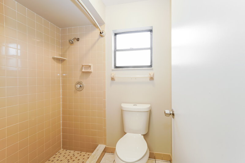 1,695/Mo, 8283 Annapolis Rd Spring Hill, FL 34606 Bathroom View
