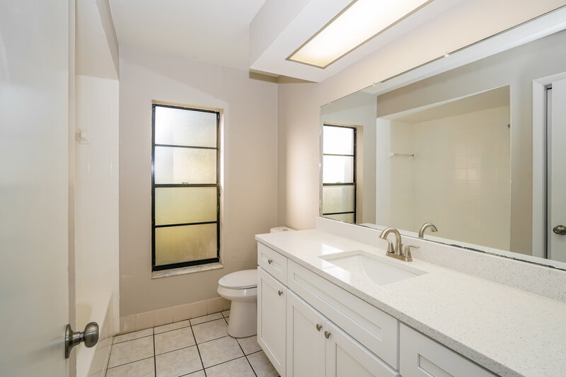 1,695/Mo, 8283 Annapolis Rd Spring Hill, FL 34606 Bathroom View 2