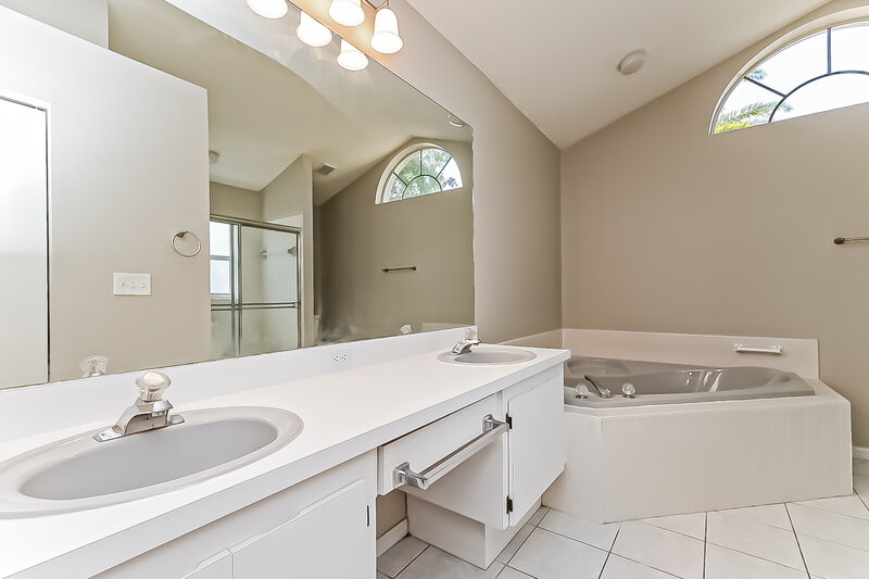 1,890/Mo, 5009 Panther Dr Spring Hill, FL 34607 Main Bathroom View