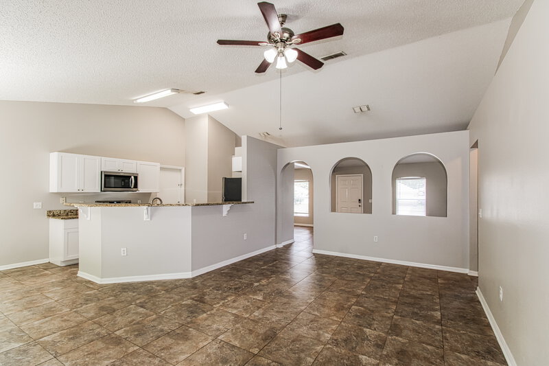 2,200/Mo, 1159 Newcomb Ave Spring Hill, FL 34608 Family Room View 2