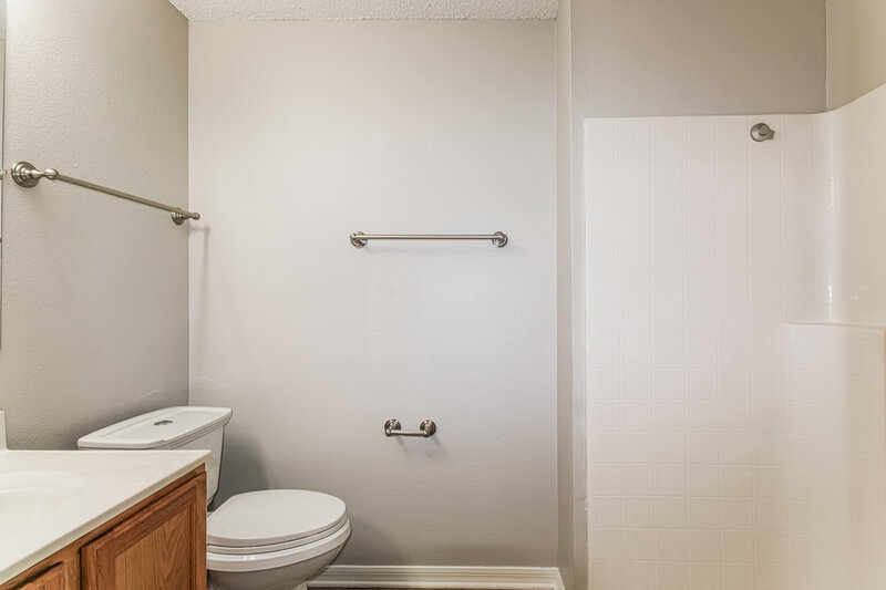 2,200/Mo, 1159 Newcomb Ave Spring Hill, FL 34608 Main Bathroom View