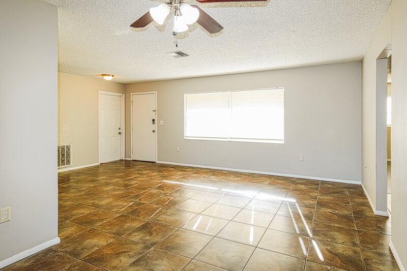 1,655/Mo, 11103 Mayflower Rd Spring Hill, FL 34608 Living Room View