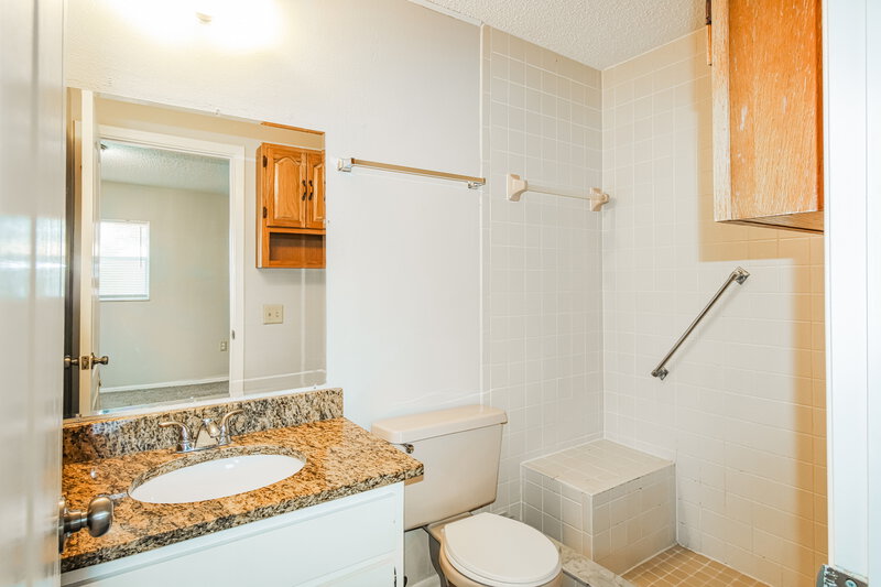 1,655/Mo, 11103 Mayflower Rd Spring Hill, FL 34608 Main Bathroom View