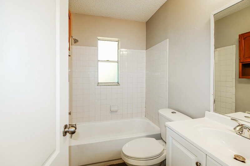 1,655/Mo, 11103 Mayflower Rd Spring Hill, FL 34608 Bathroom View