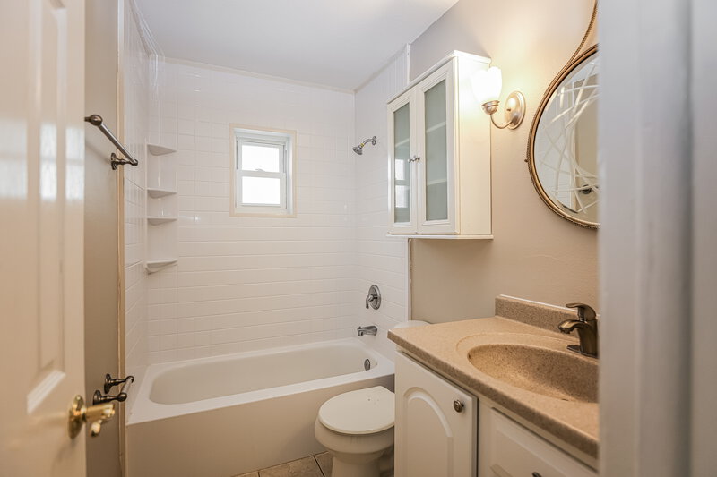 1,715/Mo, 11351 Collingswood St Spring Hill, FL 34608 Bathroom View