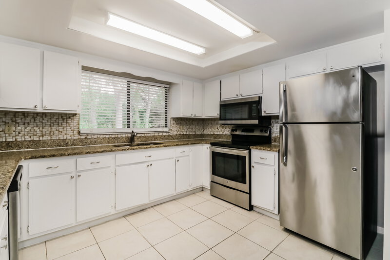 3,250/Mo, 8499 Vicksburg Rd Spring Hill, FL 34608 Kitchen View