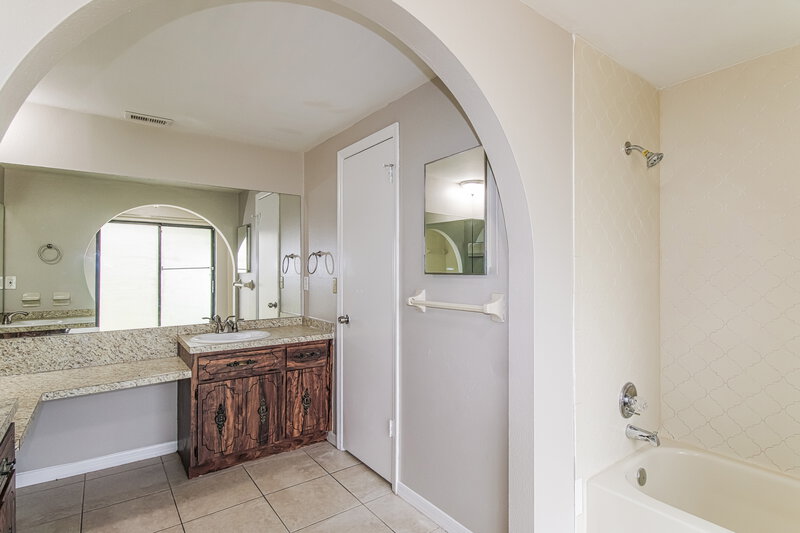 1,860/Mo, 8499 Vicksburg Rd Spring Hill, FL 34608 Bathroom View