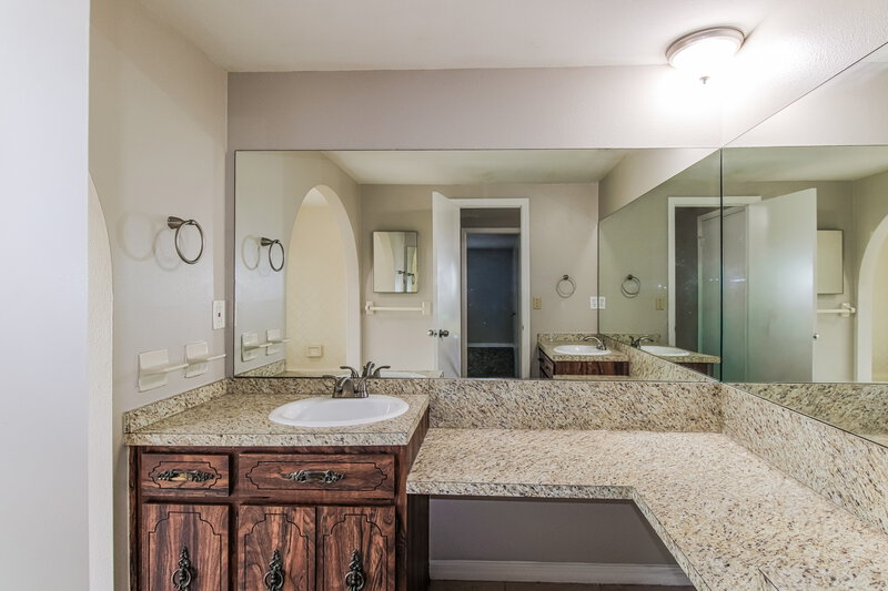 1,860/Mo, 8499 Vicksburg Rd Spring Hill, FL 34608 Bathroom View 2