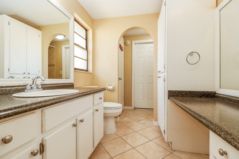 3,250/Mo, 8499 Vicksburg Rd Spring Hill, FL 34608 Bathroom View 2