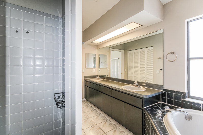 1,850/Mo, 10439 Norvell Rd Spring Hill, FL 34608 Main Bathroom View