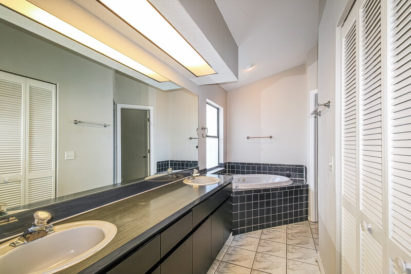 1,850/Mo, 10439 Norvell Rd Spring Hill, FL 34608 Main Bathroom View 2