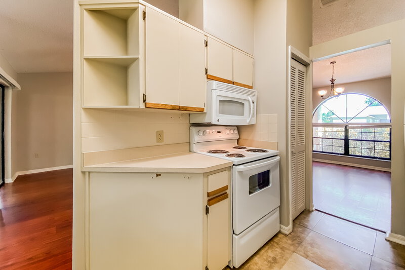 1,955/Mo, 8247 Royal Hart Dr New Port Richey, FL 34653 Kitchen View 3