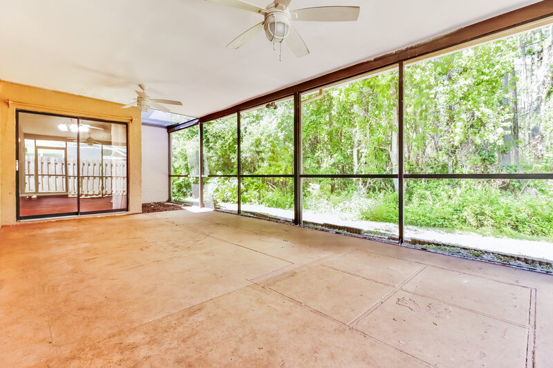 1,955/Mo, 8247 Royal Hart Dr New Port Richey, FL 34653 Sun Room View