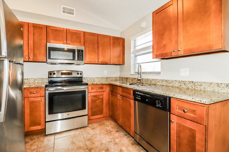 1,900/Mo, 3216 Kismet Ct New Port Richey, FL 34655 Kitchen View 2