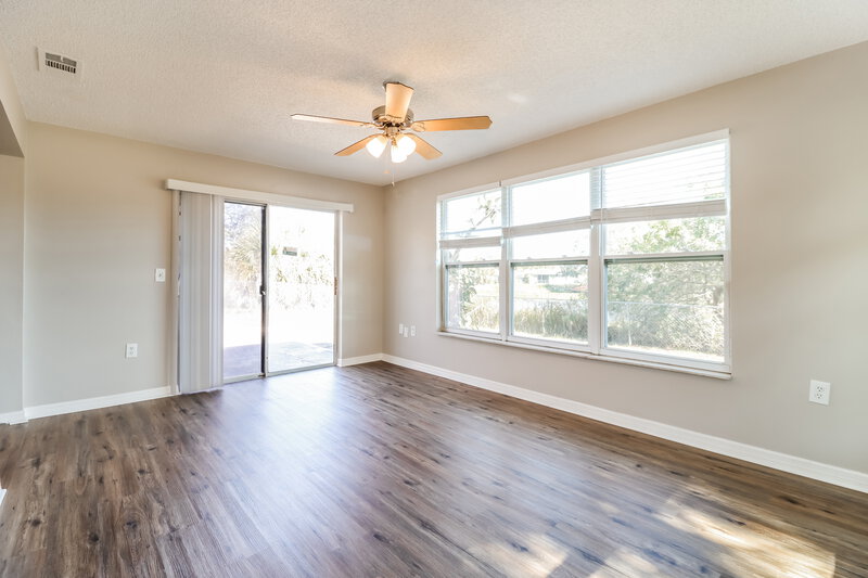 1,900/Mo, 3216 Kismet Ct New Port Richey, FL 34655 Sun Room View