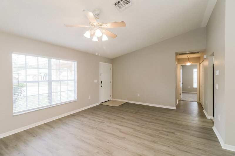 0/Mo, 18614 Parade Rd Hudson, FL 34667 Living Room View