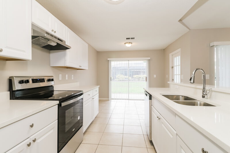 0/Mo, 18614 Parade Rd Hudson, FL 34667 Kitchen View