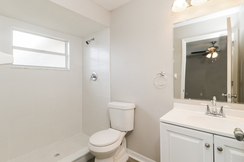 0/Mo, 18614 Parade Rd Hudson, FL 34667 Bathroom View