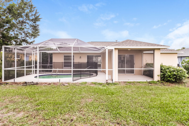 0/Mo, 18614 Parade Rd Hudson, FL 34667 Rear View