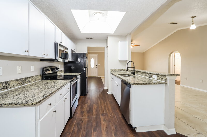 1,735/Mo, 18725 Parade Rd Hudson, FL 34667 Kitchen View