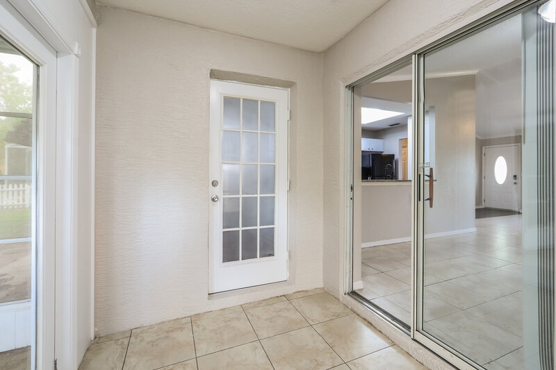 1,735/Mo, 18725 Parade Rd Hudson, FL 34667 Sun Room View 2