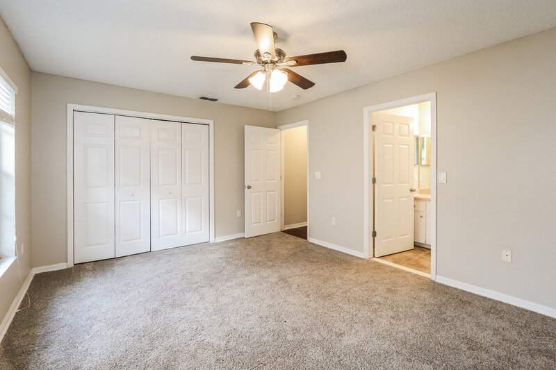 1,735/Mo, 18725 Parade Rd Hudson, FL 34667 Main Bedroom View