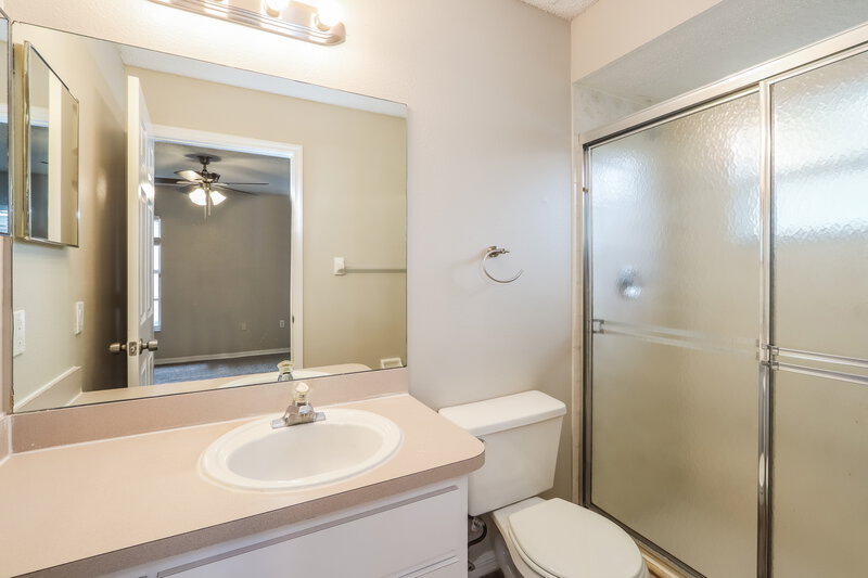 1,735/Mo, 18725 Parade Rd Hudson, FL 34667 Main Bathroom View