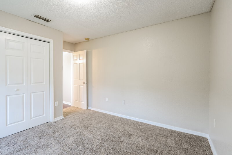 1,735/Mo, 18725 Parade Rd Hudson, FL 34667 Bedroom View 2