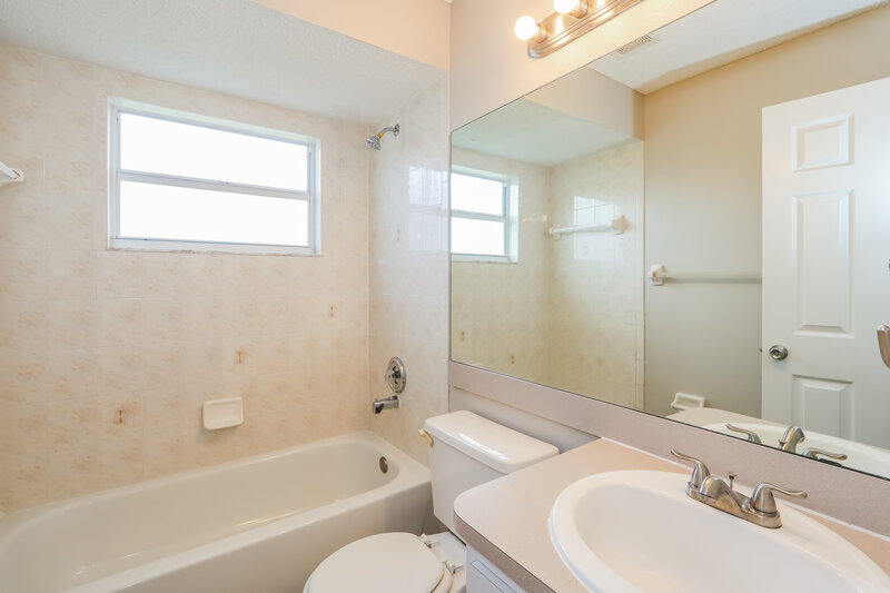1,735/Mo, 18725 Parade Rd Hudson, FL 34667 Bathroom View