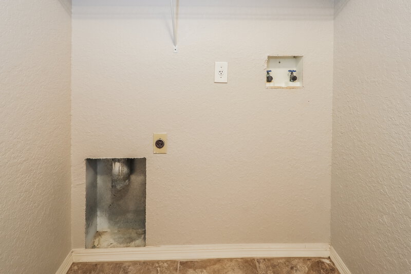 1,735/Mo, 18725 Parade Rd Hudson, FL 34667 Laundry Room View