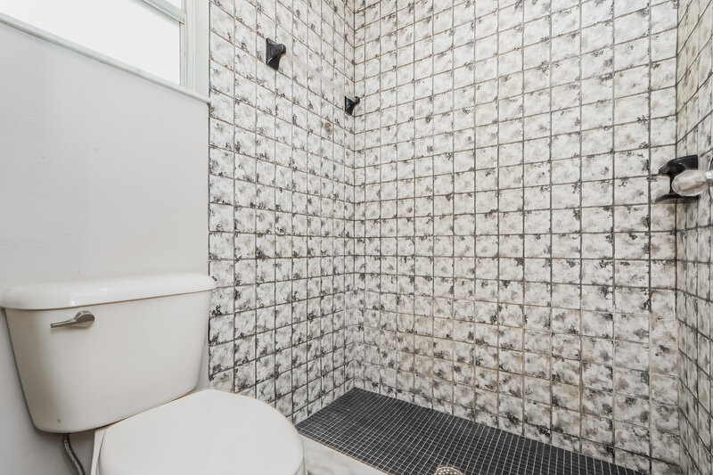 1,985/Mo, 13403 Woodward Dr Hudson, FL 34667 Main Bathroom View 2