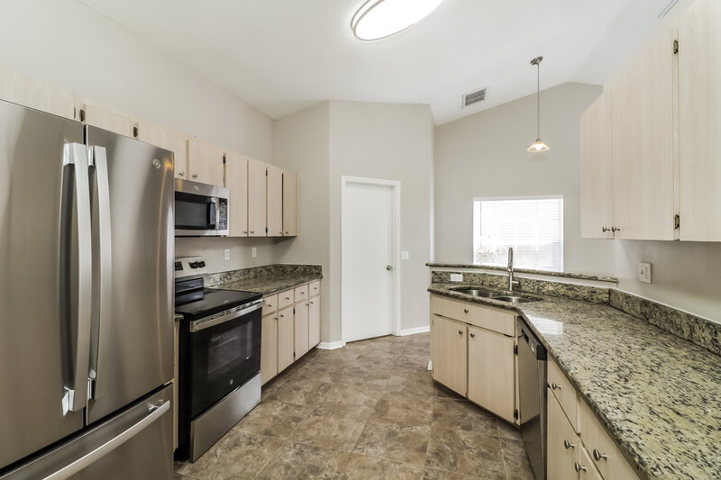 1,880/Mo, 10244 Rainbow Oaks Dr Hudson, FL 34667 Kitchen View