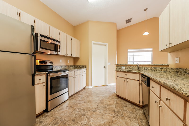 1,805/Mo, 10244 Rainbow Oaks Dr Hudson, FL 34667 Kitchen View