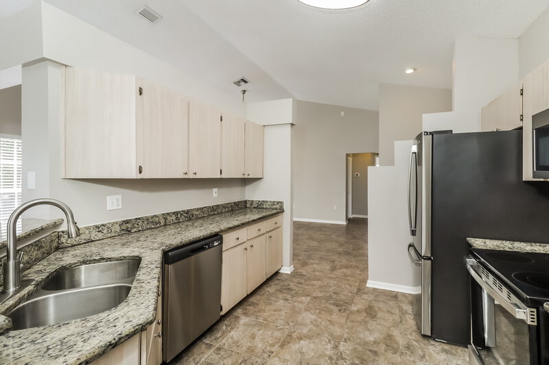 1,880/Mo, 10244 Rainbow Oaks Dr Hudson, FL 34667 Kitchen View 2