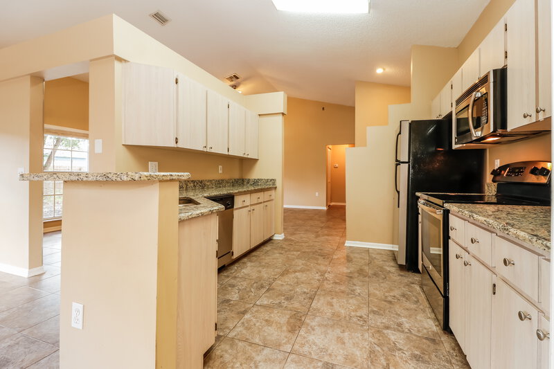 1,805/Mo, 10244 Rainbow Oaks Dr Hudson, FL 34667 Kitchen View 2