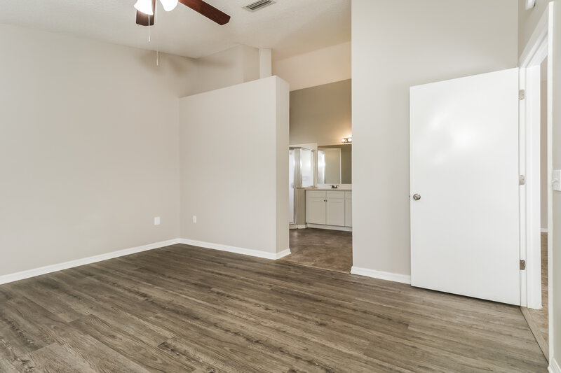 1,880/Mo, 10244 Rainbow Oaks Dr Hudson, FL 34667 Main Bedroom View 2
