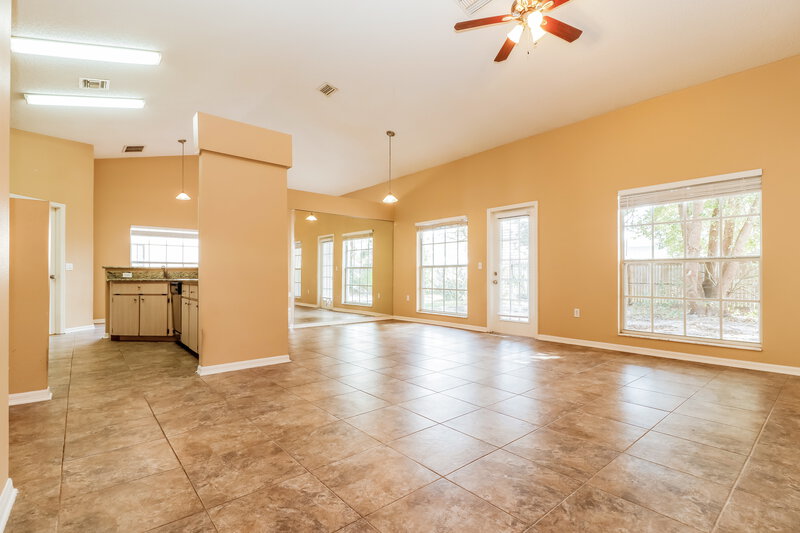 1,805/Mo, 10244 Rainbow Oaks Dr Hudson, FL 34667 Family Room View