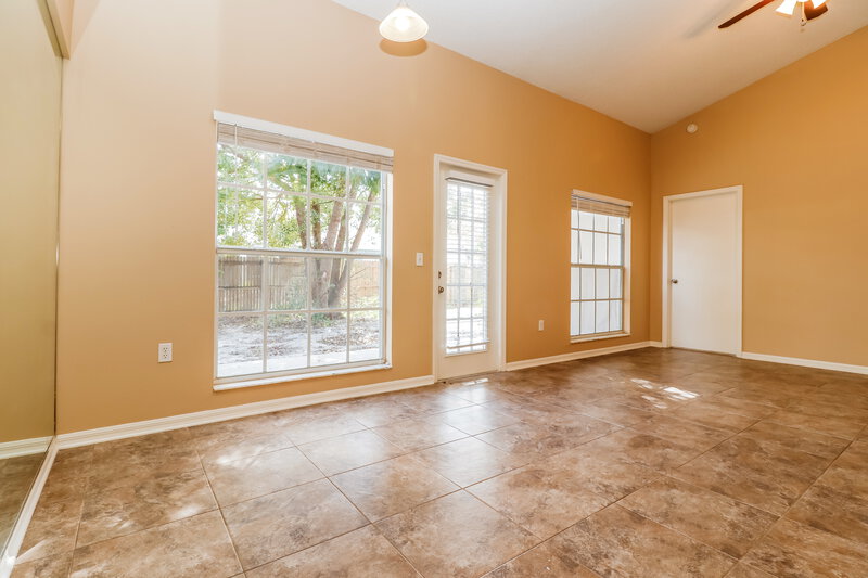 1,805/Mo, 10244 Rainbow Oaks Dr Hudson, FL 34667 Family Room View 2