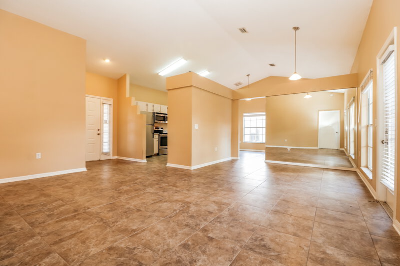 1,805/Mo, 10244 Rainbow Oaks Dr Hudson, FL 34667 Family Room View 3