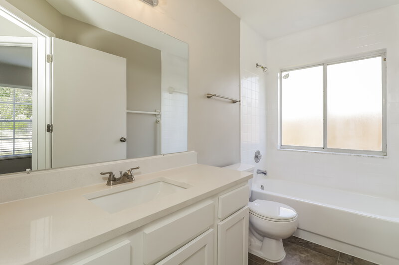 1,880/Mo, 10244 Rainbow Oaks Dr Hudson, FL 34667 Bathroom View