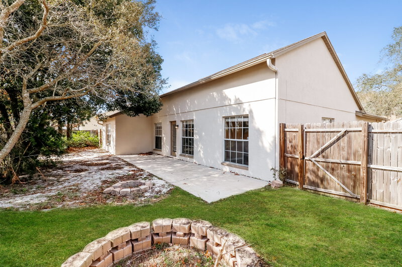 1,805/Mo, 10244 Rainbow Oaks Dr Hudson, FL 34667 Rear View