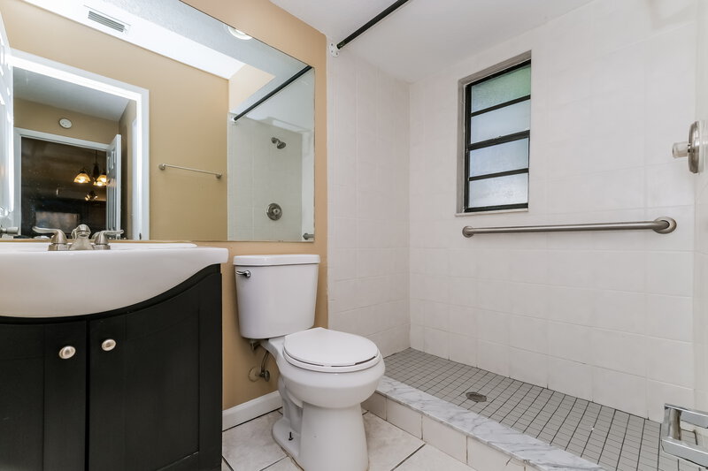 1,865/Mo, 11243 Elgin Blvd Spring Hill, FL 34608 Bathroom View